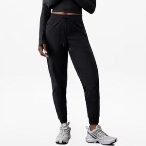 Athleta Trekkie Relaxed Mid Rise Jogger black 23541